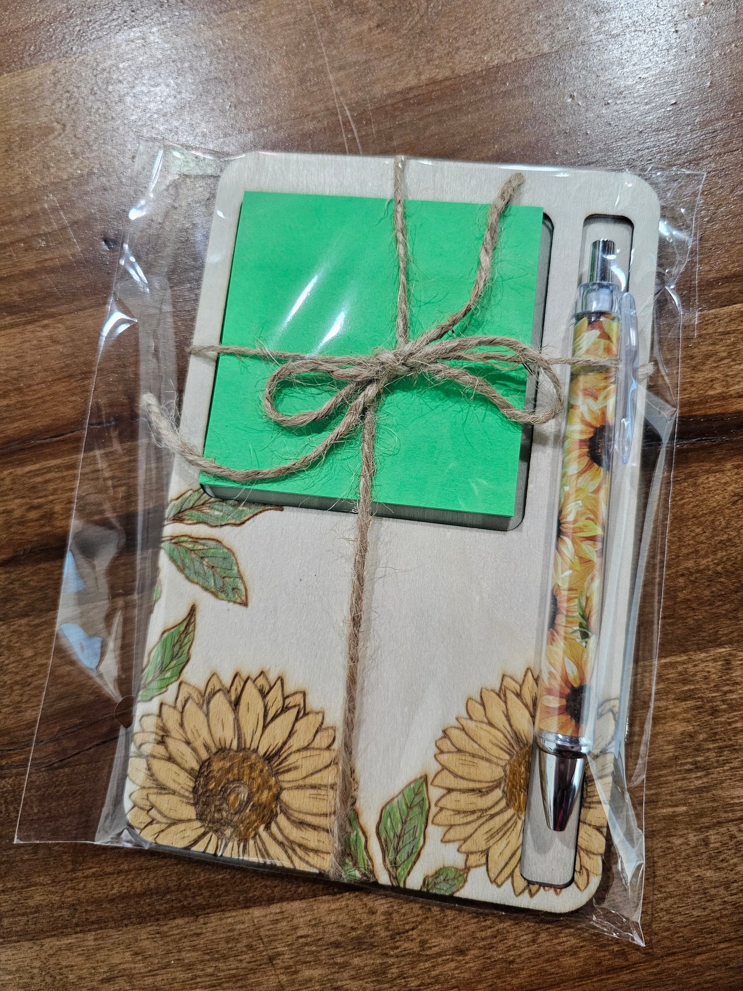 Notepad Holder with Pen Set