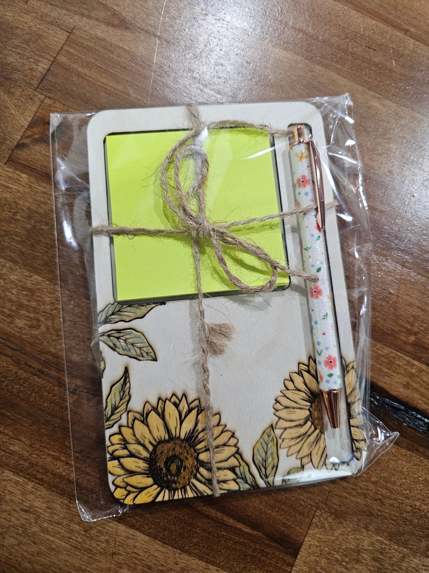 Notepad Holder with Pen Set